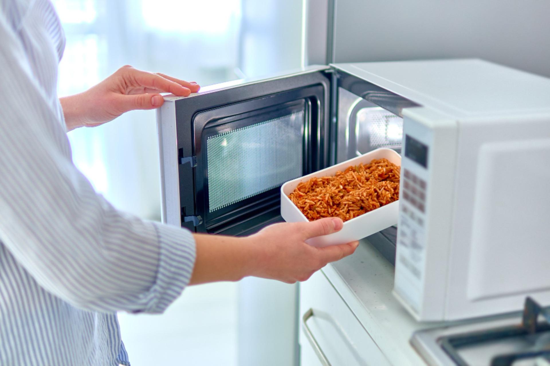 Cottura microonde: il segreto degli chef stellati tra tecniche avanzate e accessori specializzati